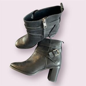 Lauren Ralph Lauren Cassy Round Toe Leather Ankle Boot Size 8